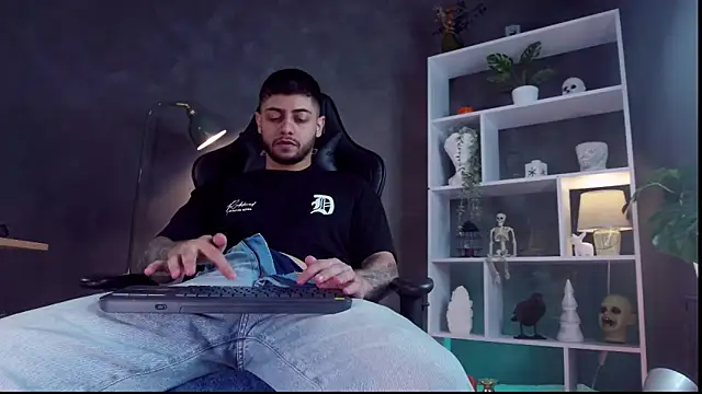 alessandro duty online show from October 18, 2025, 4:09 pm