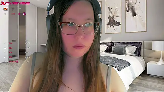 Victoria Romans online show from October 3, 2025, 11:28 pm