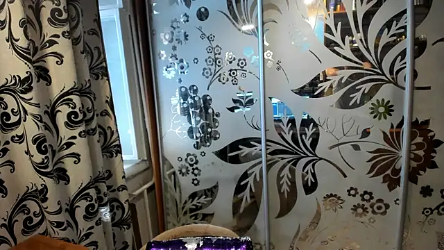 Snapshot of EVILENSA chatting on September 24, 2025, 12:44 pm EVILENSA online show from September 24, 2025, 12:44 pm