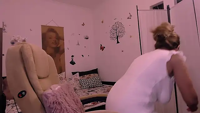 Snapshot of elacoquette chatting on March 3, 2025, 12:28 pm elacoquette online show from March 3, 2025, 12:28 pm