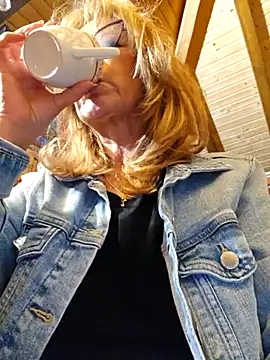 Snapshot of elacoquette chatting on September 22, 2025, 3:23 am elacoquette online show from September 22, 2025, 3:23 am