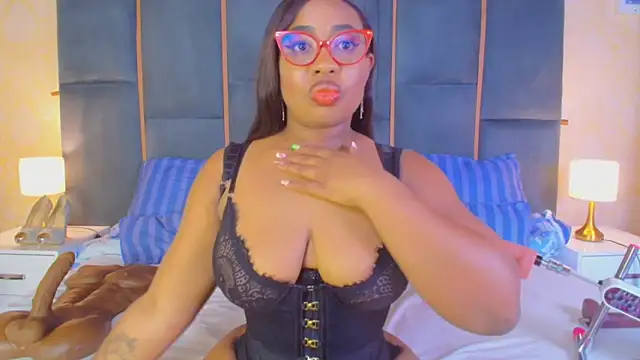 Snapshot of CaseyMoon chatting on October 2, 2025, 12:52 pm CaseyMoon online show from October 2, 2025, 12:52 pm