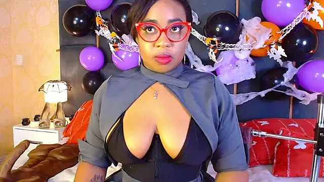 Snapshot of CaseyMoon chatting on October 25, 2025, 12:50 pm CaseyMoon online show from October 25, 2025, 12:50 pm