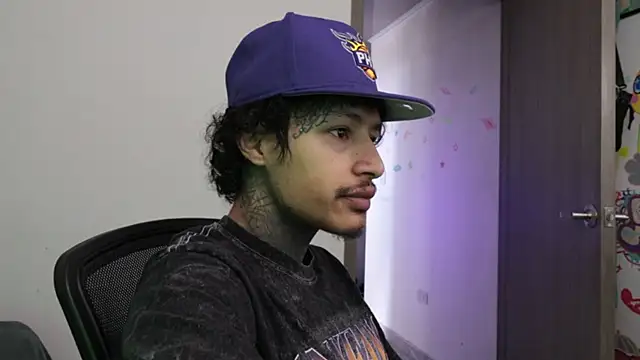 Snapshot of trieone chatting on January 7, 2026, 3:28 pm trieone online show from January 7, 2026, 3:28 pm