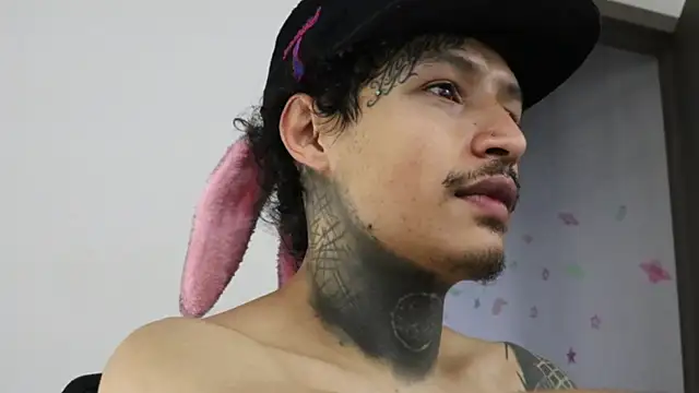 trieone online show from October 26, 2025, 1:50 am