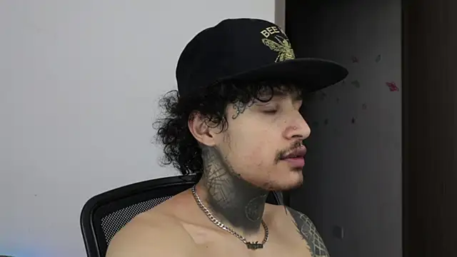 Snapshot of trieone chatting on February 27, 2026, 2:01 am trieone online show from February 27, 2026, 2:01 am