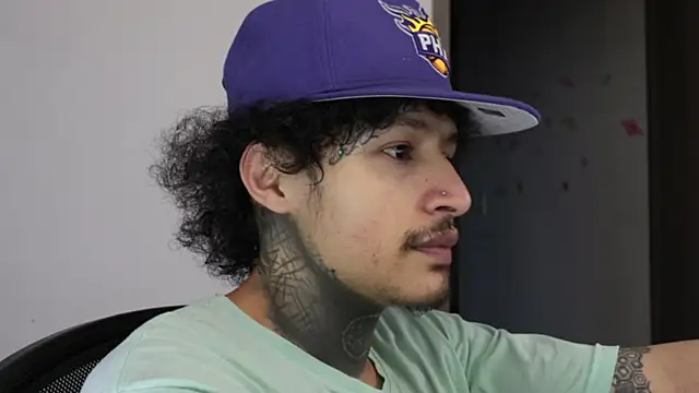 Snapshot of trieone chatting on February 22, 2026, 11:06 pm trieone online show from February 22, 2026, 11:06 pm