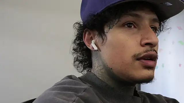 Snapshot of trieone chatting on December 17, 2025, 5:18 pm trieone online show from December 17, 2025, 5:18 pm