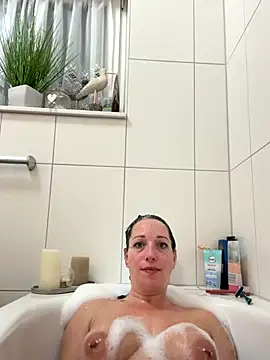 Viola Beck online show from October 19, 2025, 6:54 pm