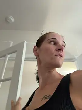 lolabunny9 online show from October 25, 2025, 5:46 pm