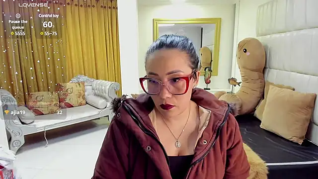 Snapshot of gaby_trent chatting on February 27, 2025, 9:25 pm gaby trent online show from February 27, 2025, 9:25 pm