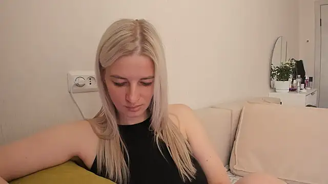 Snapshot of HILT_ON chatting on September 23, 2025, 3:35 am HILT ON online show from September 23, 2025, 3:35 am