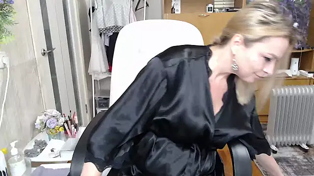 Snapshot of Mika_Passion chatting on October 1, 2025, 7:02 am Mika Passion online show from October 1, 2025, 7:02 am