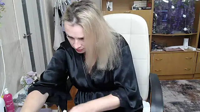 Snapshot of Mika_Passion chatting on September 20, 2025, 8:08 am Mika Passion online show from September 20, 2025, 8:08 am