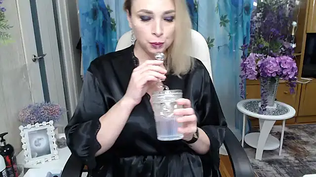 Snapshot of Mika_Passion chatting on November 16, 2025, 8:52 am Mika Passion online show from November 16, 2025, 8:52 am