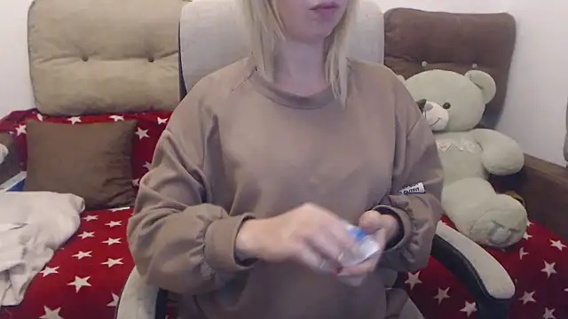 Snapshot of Aliss_Hottie chatting on October 7, 2025, 5:03 pm Aliss Hottie online show from October 7, 2025, 5:03 pm