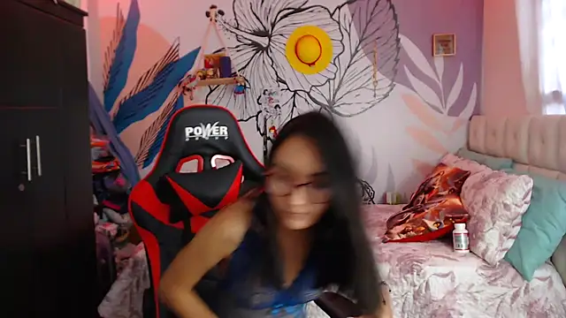 Snapshot of LinzyBaner chatting on January 5, 2025, 9:57 pm LinzyBaner online show from January 5, 2025, 9:57 pm