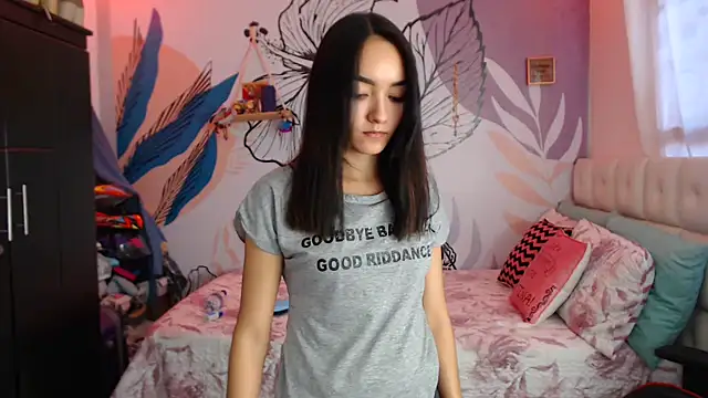 Snapshot of LinzyBaner chatting on January 10, 2025, 10:25 pm LinzyBaner online show from January 10, 2025, 10:25 pm