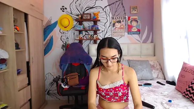 Snapshot of LinzyBaner chatting on March 18, 2025, 9:32 pm LinzyBaner online show from March 18, 2025, 9:32 pm