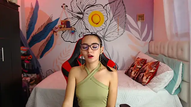 Snapshot of LinzyBaner chatting on December 28, 2024, 10:34 pm LinzyBaner online show from December 28, 2024, 10:34 pm