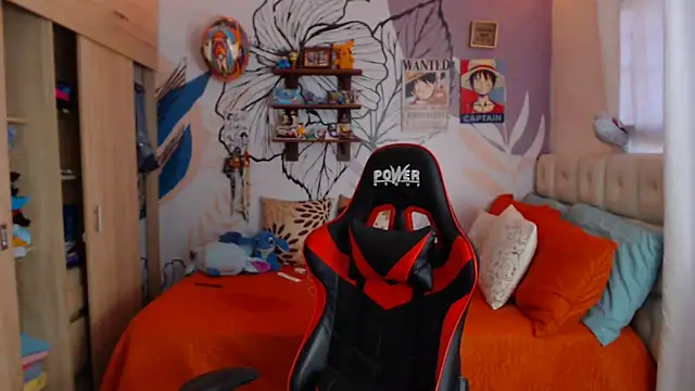 Snapshot of LinzyBaner chatting on November 1, 2025, 10:03 pm LinzyBaner online show from November 1, 2025, 10:03 pm