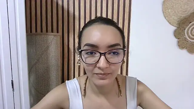 Snapshot of LinzyBaner chatting on February 11, 2025, 10:28 pm LinzyBaner online show from February 11, 2025, 10:28 pm