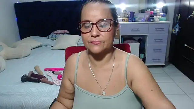 pervert mommy  online show from May 11, 2026, 10:38 am