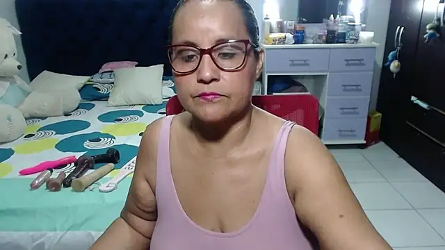 pervert mommy  online show from March 3, 2026, 11:28 am