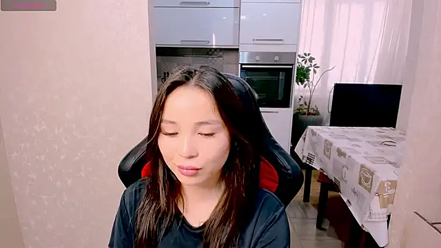 Snapshot of AyaMoon chatting on October 29, 2025, 4:44 am AyaMoon online show from October 29, 2025, 4:44 am