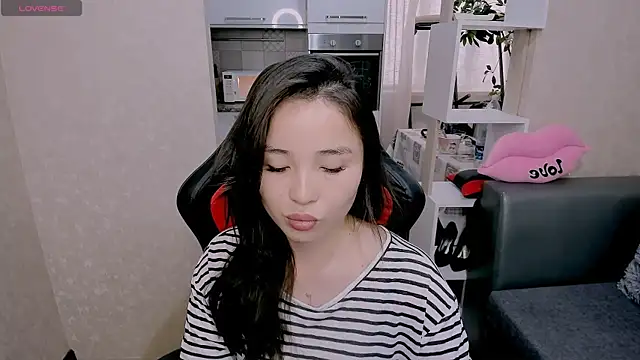 Snapshot of AyaMoon chatting on October 1, 2025, 4:50 am AyaMoon online show from October 1, 2025, 4:50 am