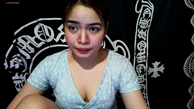 preciousmoira  online show from May 27, 2026, 12:09 am