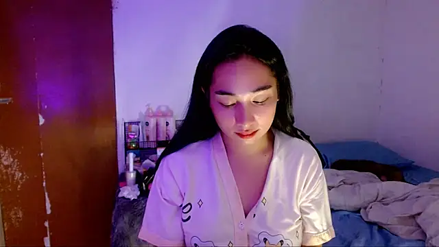 SweetLilly 18 online show from September 26, 2025, 2:35 pm