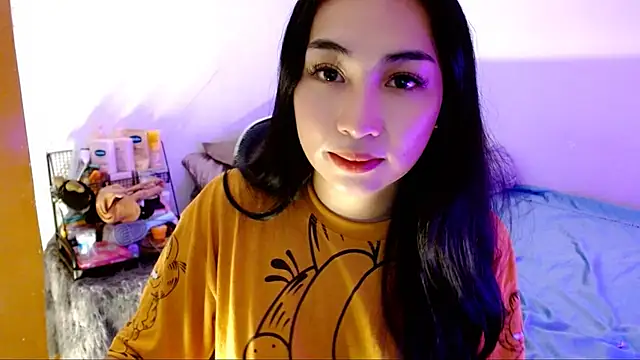 SweetLilly 18 online show from November 3, 2025, 3:01 am