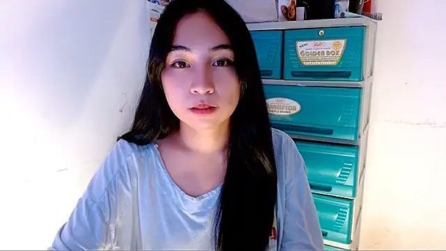 SweetLilly 18 online show from September 18, 2025, 3:37 pm