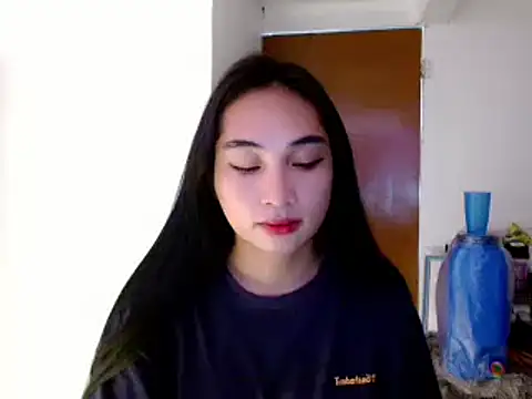 SweetLilly 18 online show from January 23, 2025, 2:44 am