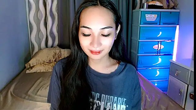 SweetLilly 18 online show from June 3, 2026, 5:30 am