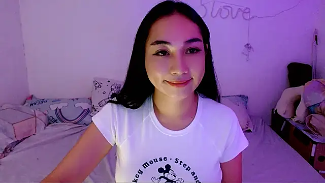 SweetLilly 18 online show from September 14, 2025, 4:35 am