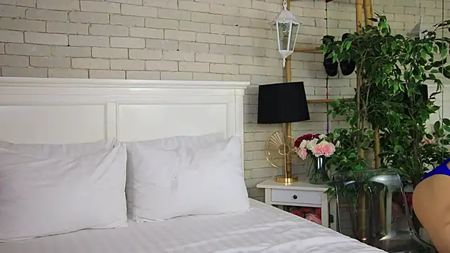 Snapshot of EmillyBronte chatting on September 18, 2025, 7:28 pm EmillyBronte online show from September 18, 2025, 7:28 pm