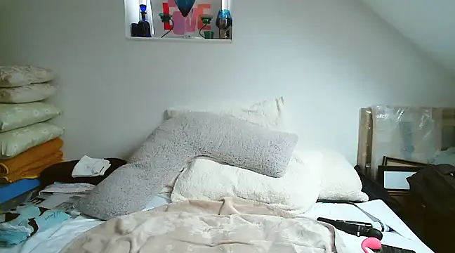 Uk-Joolz online show from December 10, 2024, 1:22 pm