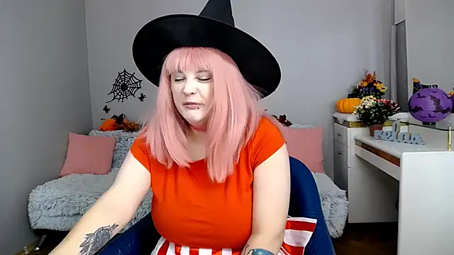 Estheri online show from October 30, 2025, 7:28 am