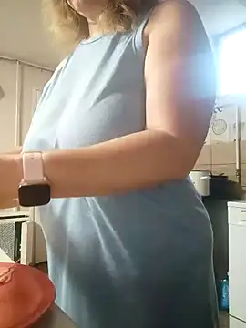 Snapshot of Elza01 chatting on October 6, 2025, 5:30 am Elza01 online show from October 6, 2025, 5:30 am