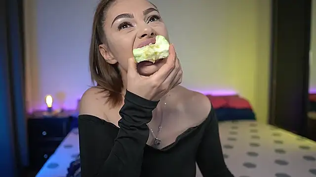 Snapshot of TiffanyPierce chatting on October 10, 2025, 8:20 pm TiffanyPierce online show from October 10, 2025, 8:20 pm