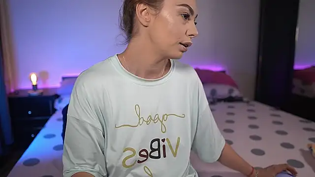 Snapshot of TiffanyPierce chatting on September 28, 2025, 8:16 pm TiffanyPierce online show from September 28, 2025, 8:16 pm