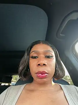 Snapshot of Belle___ chatting on April 23, 2026, 11:06 pm Belle online show from April 23, 2026, 11:06 pm