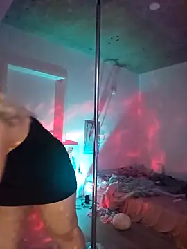 Snapshot of NikiFm chatting on September 29, 2025, 1:39 pm NikiFm online show from September 29, 2025, 1:39 pm