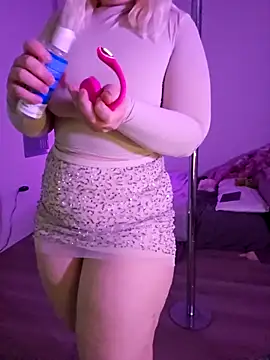 Snapshot of NikiFm chatting on October 18, 2025, 4:25 am NikiFm online show from October 18, 2025, 4:25 am