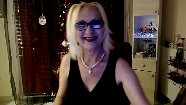 Snapshot of Ala-N-Dala chatting on January 2, 2025, 9:50 pm Ala-N-Dala online show from January 2, 2025, 9:50 pm