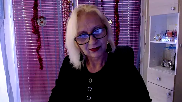 Snapshot of Ala-N-Dala chatting on December 17, 2024, 10:44 am Ala-N-Dala online show from December 17, 2024, 10:44 am
