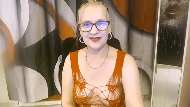 Snapshot of Ala-N-Dala chatting on September 10, 2025, 11:42 am Ala-N-Dala online show from September 10, 2025, 11:42 am