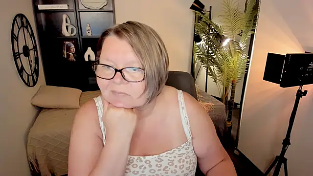 Snapshot of Shannonshine chatting on July 20, 2026, 1:57 pm Shannonshine online show from July 20, 2026, 1:57 pm